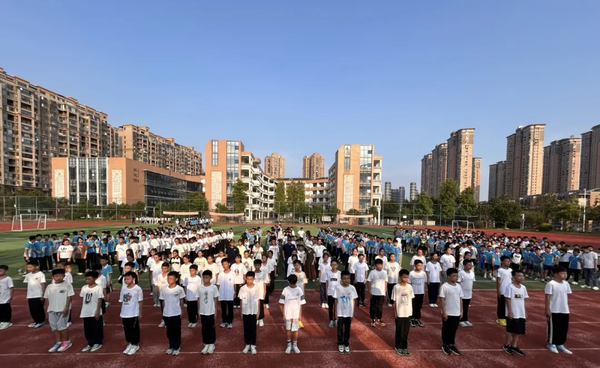 戎装青春不负韶华宜春市官园学校2024年秋季新生入学国防教育活动②